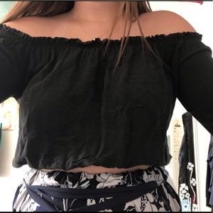 black brandy melville ruffle crop top🧚🏻‍♀️